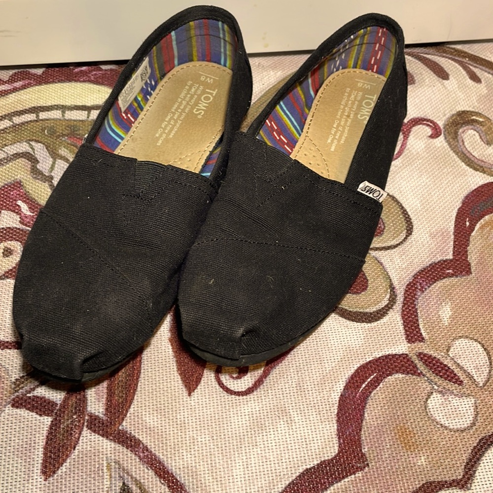 Tom’s Black Slip one Woman’s Size 8 GUC